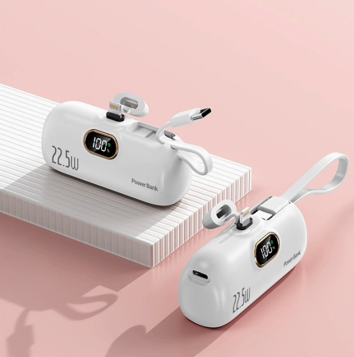 Kompakte Powerbank mit integrierten Kabeln | 22,5 W Schnellladen (offer)